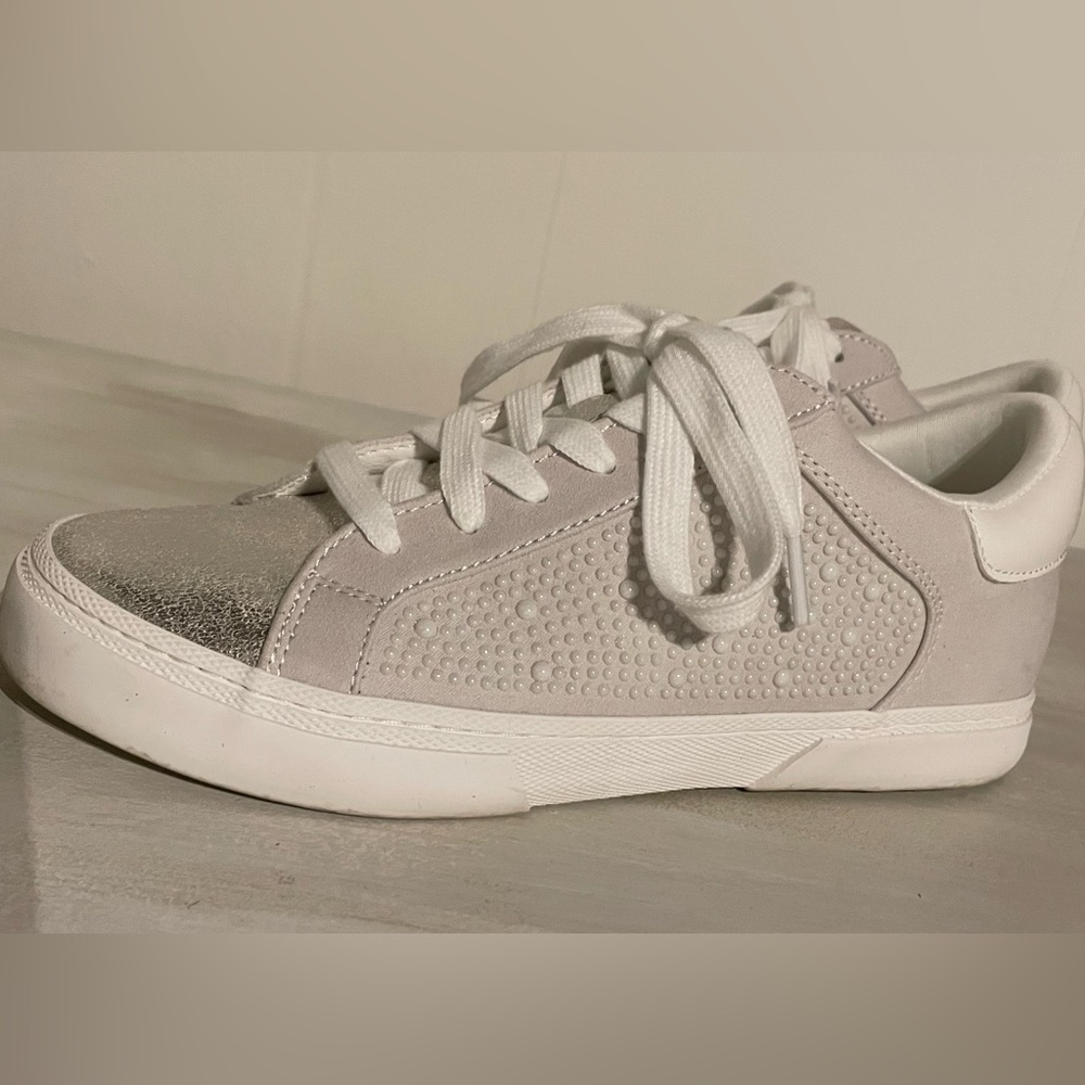 Stylish Women's Sneakers in Silver and light gray